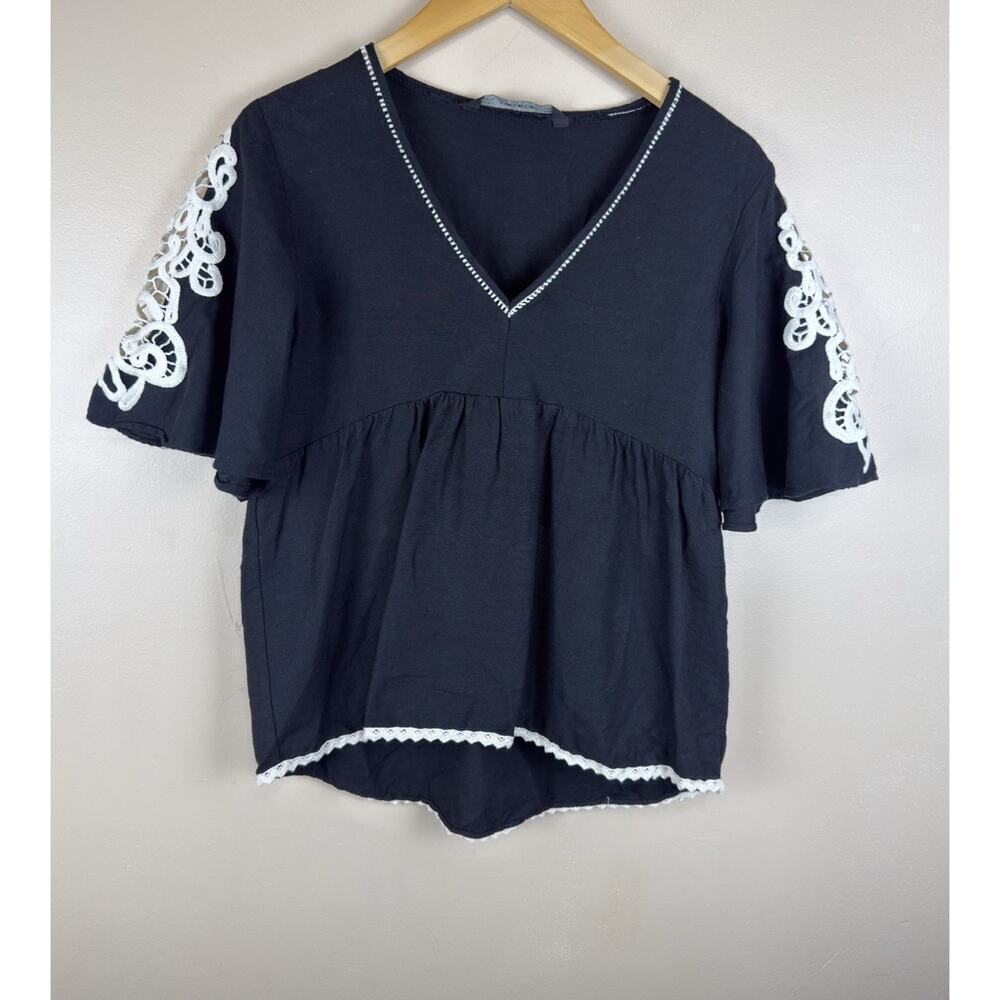 Zara Black Peplum Top Size Small White Embroidered Lace Short Sleeve Blouse